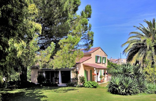 Ancone House | In the south of the Drôme Provençale, on the banks of the Rhône, lies this large and charming detach