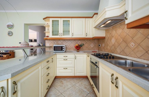 Vinez House | In the suburb of Labin awaits you this comfortable and cozy furnished vacation home.