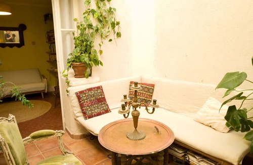 Besse-sur-Issole Apartment | In the village