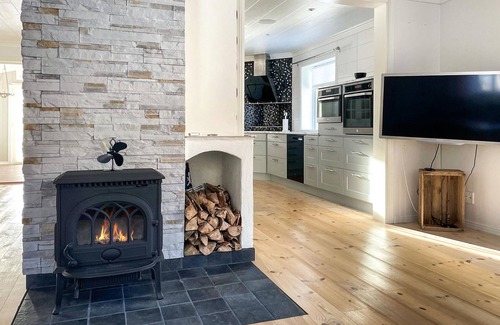 Idkerberget House | In this inviting house with lake view you can spend a relaxing vacation!