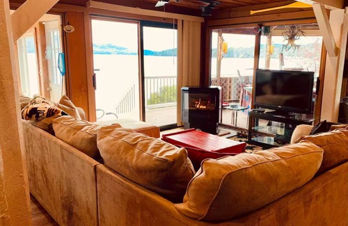 Schroon Lake House | In-Town Lakefront-The Apple Tree Lodge, Unit 1