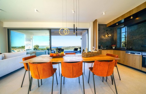 Vamos Villa | In Vivo Luxury Villa-90m2 Heated- Infinity pool,Stunning views,kids playground.