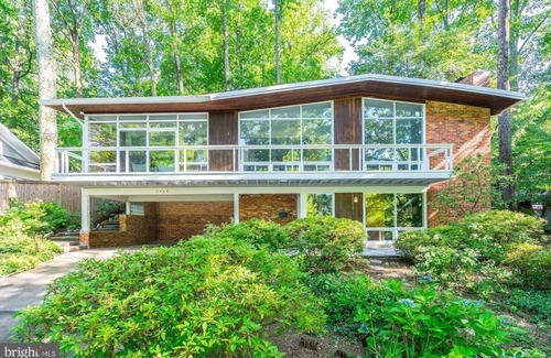 Lake Barcroft House | INAUGURATION. Special 4BR at private lake. A short drive but world away from DC.