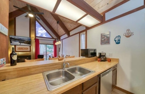 Incline Village Condo | Incline Village 1 Queen 1Bath with AC, WiFi & Parking