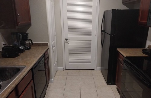 Pearland Apartment | Incognito. In and out. Minutes fron downtown Houston.
