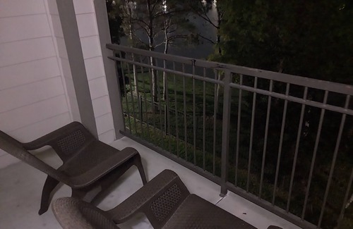 Pearland Apartment | Incognito. In and out. Minutes fron downtown Houston.