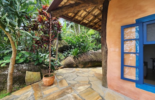 Praia de Taubate House | Incrível Bangalô com Vista Para o mar em Meio a Natureza