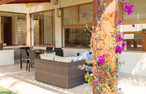 Centro House | Increíble Propiedad con Inmenso Jardín y Alberca!