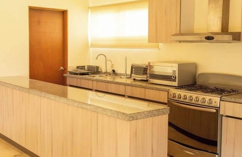 Centro House | Increíble Propiedad con Inmenso Jardín y Alberca!