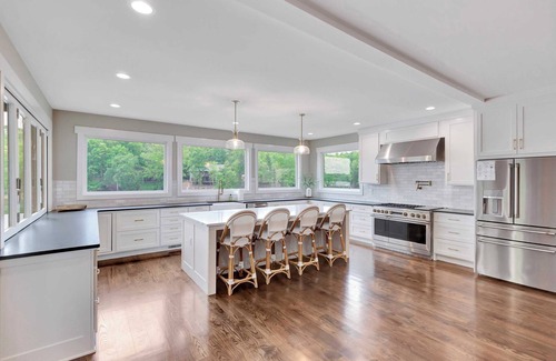 Seneca House | Incredible 10 BR home with pool