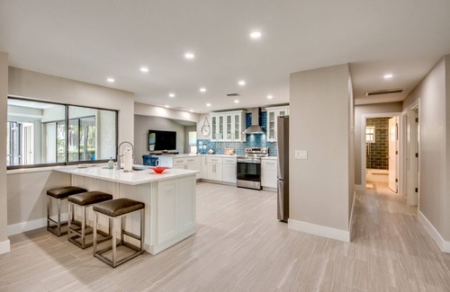 Pelican Villa | Incredible 4 BR/3 bath Villa with heated pool, kayaks, bikes, and fishing poles