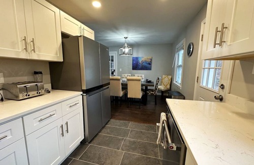 Bethel Park House | Incredible 5 bed 2 bath w/HOT TUB close to Pitt