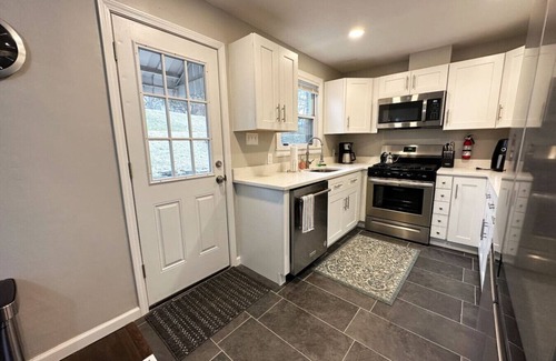 Bethel Park House | Incredible 5 bed 2 bath w/HOT TUB close to Pitt