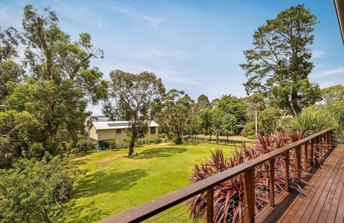 Rhyll House | Incredible 5 bedroom home in picturesque gardens with water views and free WIFI