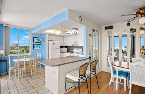 Palma del Mar Condo | Incredible 6th floor penthouse condo with souther water views of Tampa Bay!