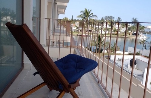 Alvarado Apartment | Incredible apartment for 8 with pool, pier and beach!
