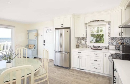 Mattituck Cottage | Incredible Beachfront Home w/Private Beach!