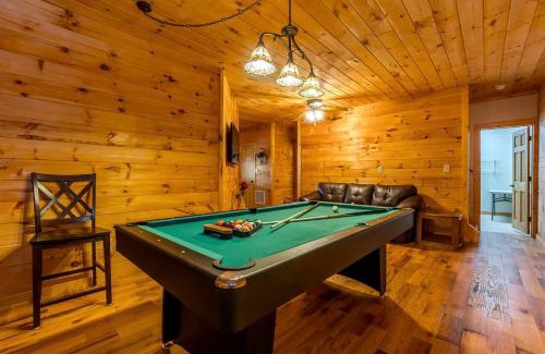 Helen House | Incredible Cabin with Pool Table and Hot-Tub in Cleveland, Georgia