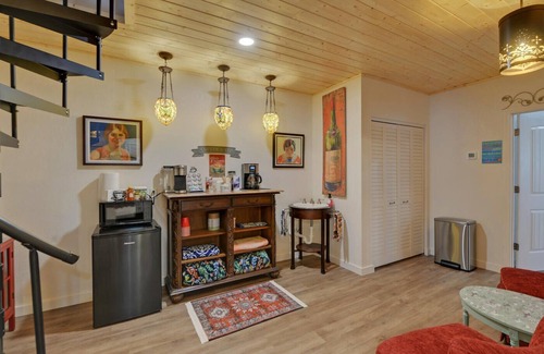 Cleveland Other | Incredible Farmhouse,18 acres, pool, 7 king bds, near Helen, TINY WEDDINGS!