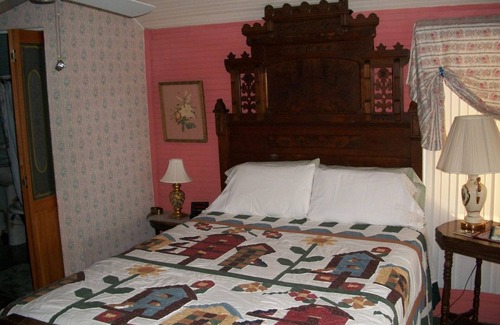 Ducktown Bed & Breakfast | Incredible Historic 6Br 7 Ba Home in Downtown.