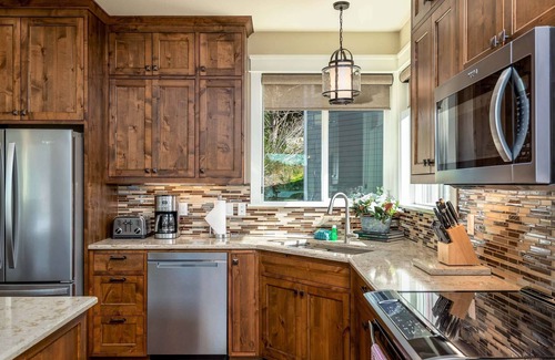 Florence House | Incredible Lake Front 5 Bdrm 5 Ba Home, Private Dock, Fire Pit, Sure To Please The Entire Family.