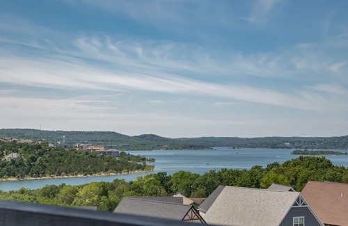 Ponce De Leon House | Incredible Lake View-Private Indoor Pool-Golf Cart-Free Attraction Tickets-Game Room!