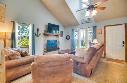 Vian House | Incredible Log Home 1 Mile From Lake Tenkiller