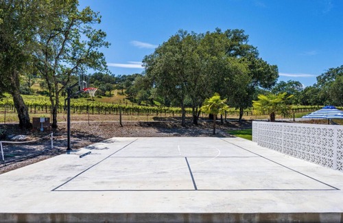 Geyserville House | Incredible New Estate- a magical escape for your luxe getaway.