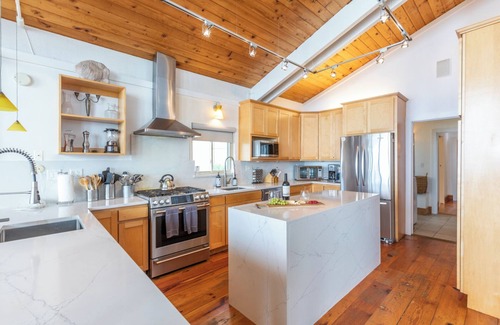 Marin County House | Incredible Ocean Front Home with 3 Master Suites and Secluded Beach