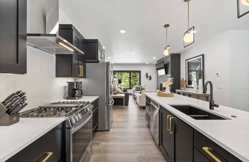 Lead Cabin | Incredible Property Rooftop Deck, Hot Tub, detached Gazebo w/Gas Fire Pit!