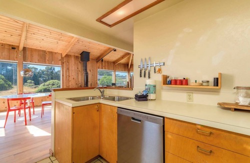 Sea Ranch House | Incredible Sea Ranch Escape for 6, w/Ocean Trail!