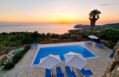 Coccorino Apartment | Incredible sea view with free pool