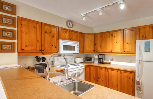East Kootenay House | Incredible Ski-In/Ski-Out Townhome in quiet resort area