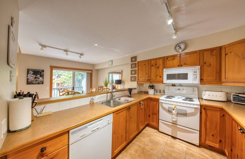 East Kootenay House | Incredible Ski-In/Ski-Out Townhome in quiet resort area