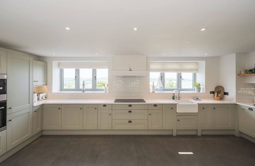 Pentraeth House | Incredible stay overlooking Red Wharf By sleeping up to 18 guests with hot tub & garden lounge area