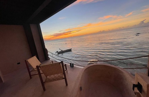 Bouvet Island Apartment | Incredible Suite Room with POOL VIEW & TUB/1 King Size