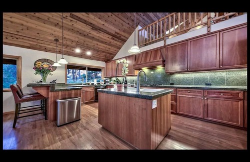 Skyland House | Incredible Tahoe Vacation Experience for 10 guests, 4 Bed, 4 Bath, 3600 sq ft
