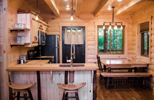 Millersburg Cabin | Incredible Treehouse with Treetop Views - Sleeps up to 6