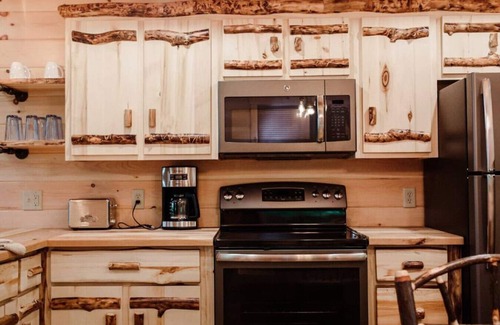 Millersburg Cabin | Incredible Treehouse with Treetop Views - Sleeps up to 6