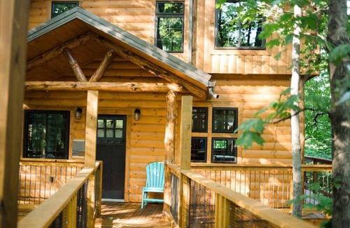 Millersburg Cabin | Incredible Treehouse with Treetop Views - Sleeps up to 6