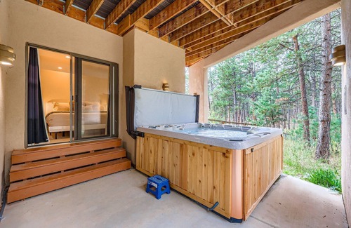 Colorado Springs House | Incredible Views ~ 6BR ~ Sleeps 20 + Hot Tub, Game Room, Theatre, Gym