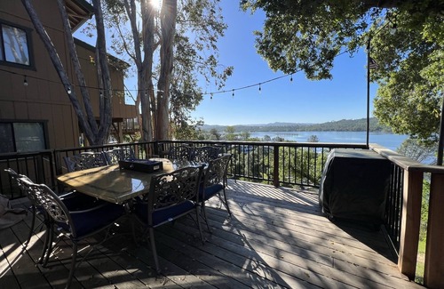 Oak Shores House | Incredible Views from Smith Point