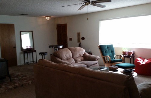 Springville House | Incredible Views-Great Country Home