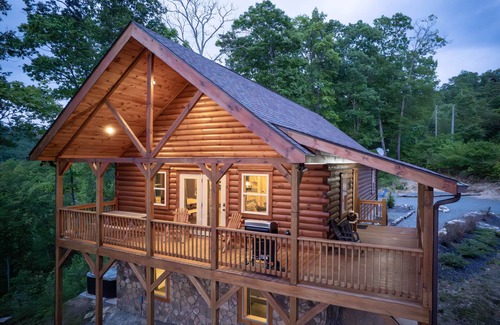 Bryson City Cabin | Incredible Views, Hot Tub, Pool Table, Waterfalls, Hiking