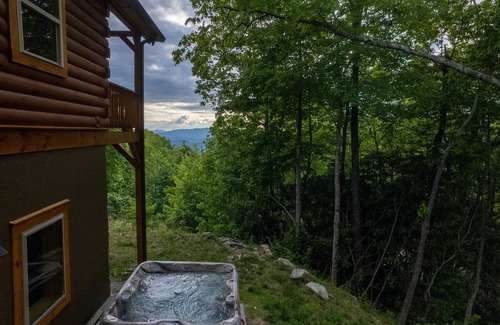 Bryson City Cabin | Incredible Views, Hot Tub, Pool Table, Waterfalls, Hiking