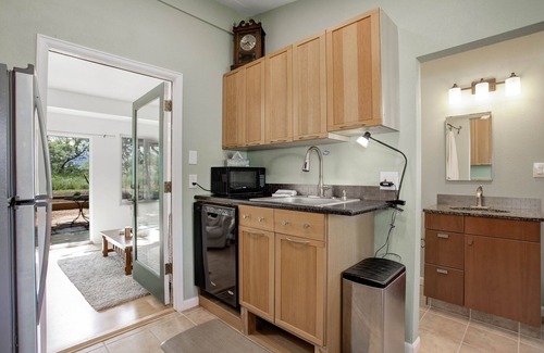 Longmont Cottage | Incredible Views Lake & Mountains- relax, work & play!