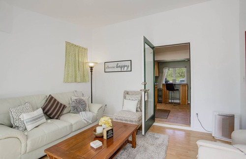 Longmont Cottage | Incredible Views Lake & Mountains- relax, work & play!
