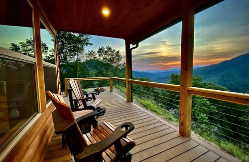 Bryson City Cabin | Incredible Views & Location/Private/Hot Tub/Wi-Fi