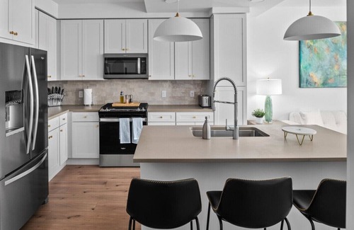 Downtown Salt Lake City Apartment | Incredible views! Pool,Gym,HTub