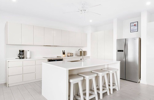 Merlin Bay Villa | Incredible villa, beach club access - Whitehaven